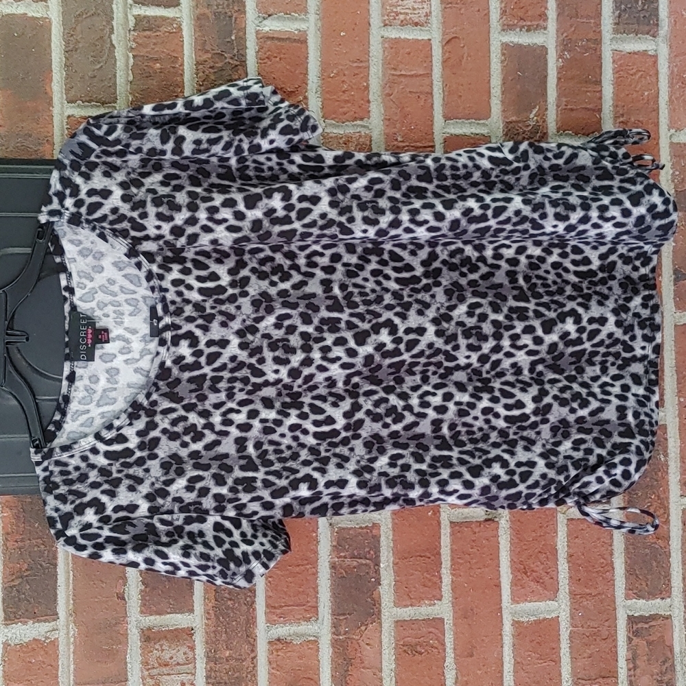Discreet Top Size 1X